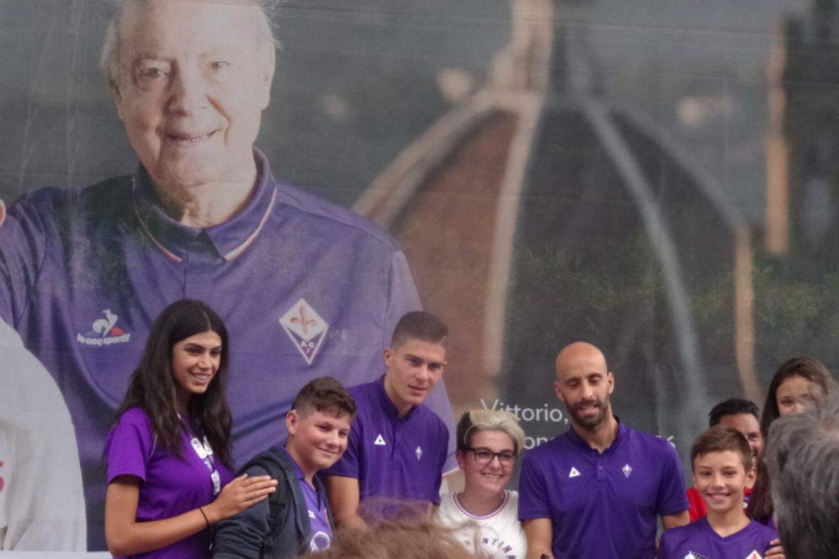 La sessione pomeridiana degli autografi viola: protagonisti: Borja Valero e Ricardo Bagadur