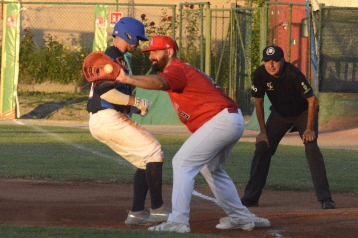 Baseball: “Il Diamante” ….tutto l’ultimo week end: in svolgimento  gli Europei di Softball; l’Italia “di fatto” è in finale..stese prima la Russia 9-0, poi la Polonia 10-0, 19-0 all’Ungheria, 27-0 alla Bulgaria…poi il 5-0 alla Repubblica Ceka; il 13-0 alla Spagna; poi 10-0 alla Germania; poi il “colpone” 2-1 all’Olanda !! Battuta anche Israele..siamo in finale !!  In Italia,  male Grosseto e Fiorentina; benissimo i Lancers; “benino” il Livorno