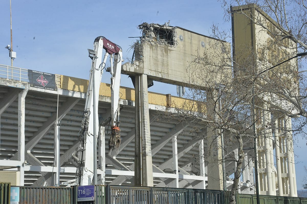 CALCIO- Iniziata la demolizione dello stadio  ” Artemio Franchi”