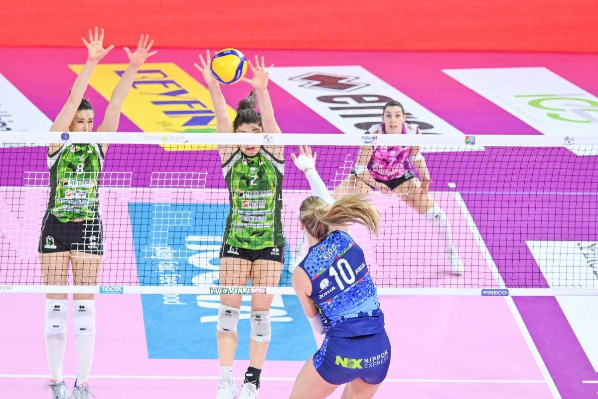 VOLLEY FEMMINILE SERIE A1, Bisonte-Cuneo sfida salvezza