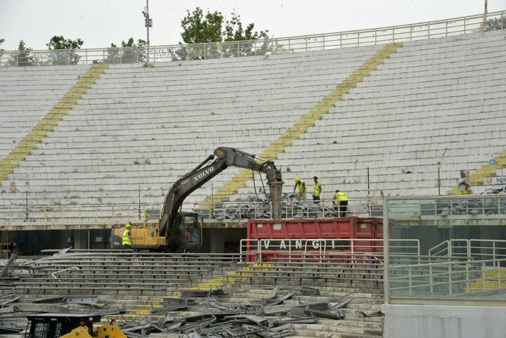 La demolizione della Curva Fiesole