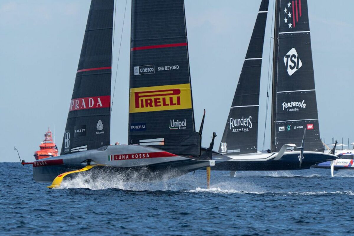 Vela: Britannia centra la finale.( 5-2 ad Alinghi); JELLA…JELLA NERA A BORDO DI LUNA ROSSA…IN VANTAGGIO SI ROMPE LA RANDA; 2° SCONFITTA…ADESSO E’ 4-3 !!…!!!! In una “beffarda” 6° regata ci vedeva squalificati e incredibilmente nuovamente sconfitti: 4-2 !!!