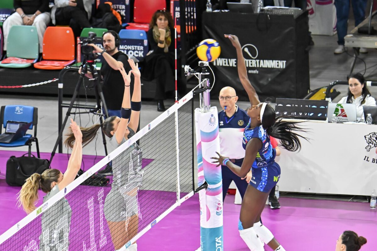 VOLLEY FEMMINILE SERIE A1- Il Bisonte conquista tre punti fondamentali a Talmassons